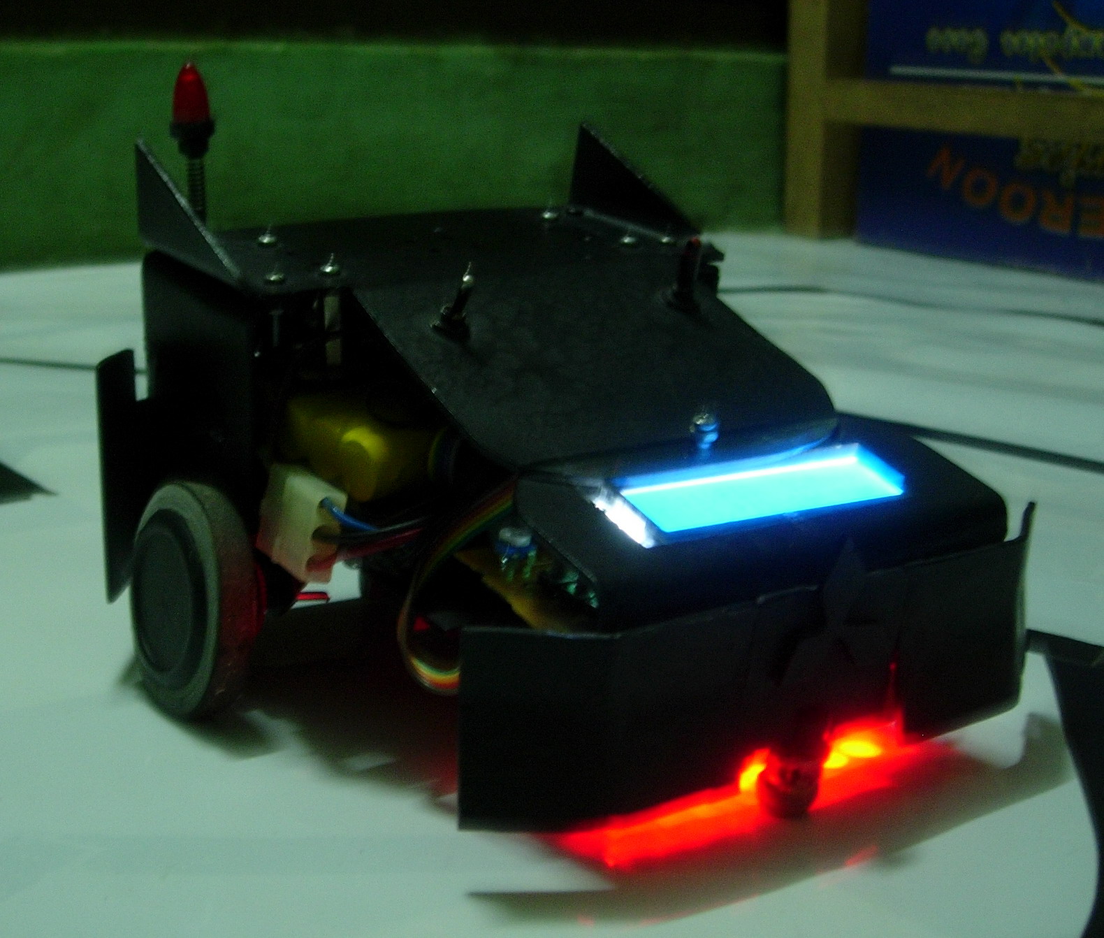 Membuat Robot Line Follower dengan Mikrokontroler 